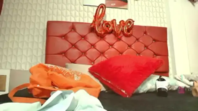 Snapshot of Elizabetth_Roman chatting on February 26, 8:08 pm Elizabetth Roman online show from February 26, 8:08 pm