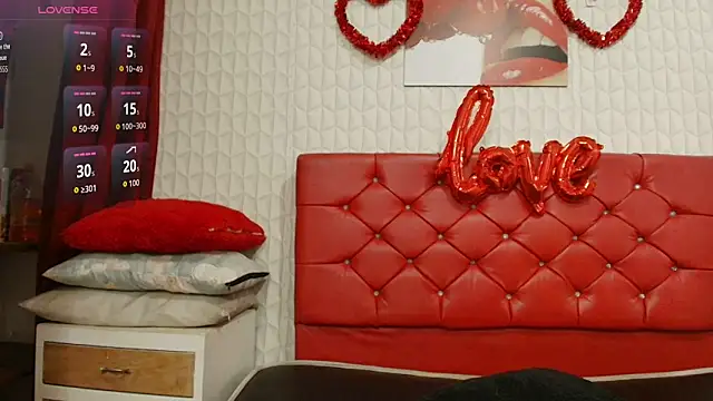 Snapshot of Elizabetth_Roman chatting on March 19, 8:02 pm Elizabetth Roman online show from March 19, 8:02 pm