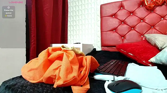 Snapshot of Elizabetth_Roman chatting on March 26, 8:47 pm Elizabetth Roman online show from March 26, 8:47 pm