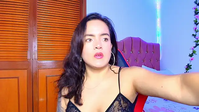 sara santana   online show from December 17, 11:33 pm