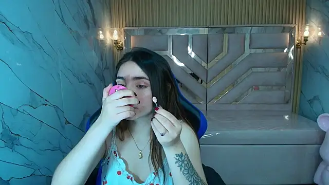 emily  r  online show from February 4, 12:44 pm