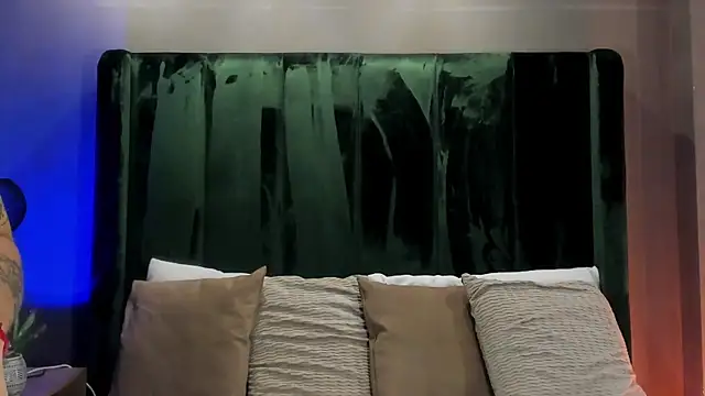 TaniaRedd  online show from February 27, 1:00 pm