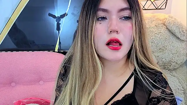 Snapshot of VioletaSweett1 chatting on July 26, 4:25 pm VioletaSweett1 online show from July 26, 4:25 pm
