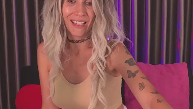 Snapshot of betty_xoxoo chatting on April 11, 11:25 am betty xoxoo online show from April 11, 11:25 am