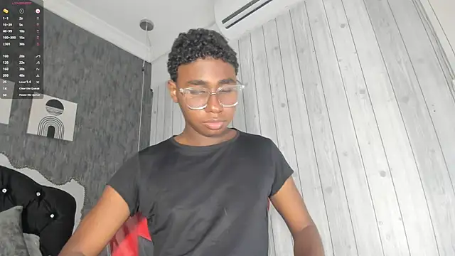 Snapshot of teylor_lovee chatting on February 27, 10:32 pm teylor lovee online show from February 27, 10:32 pm