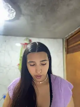 Alix Rousses21 online show from April 24, 6:10 pm