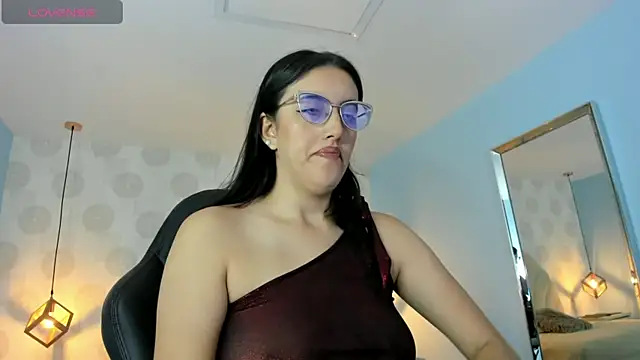 Snapshot of VENUSGREYS1 chatting on April 12, 12:21 pm VENUSGREYS1 online show from April 12, 12:21 pm