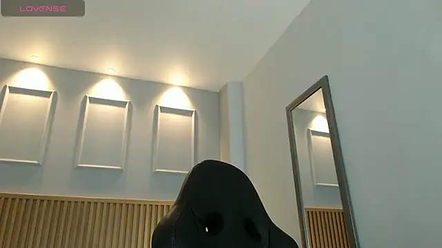 Snapshot of VENUSGREYS1 chatting on April 29, 6:36 pm VENUSGREYS1 online show from April 29, 6:36 pm