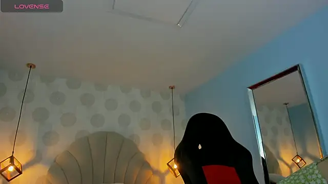 Snapshot of VENUSGREYS1 chatting on May 21, 12:23 pm VENUSGREYS1 online show from May 21, 12:23 pm