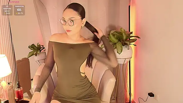 Snapshot of Mia_mystic_ chatting on February 13, 12:34 pm Mia mystic online show from February 13, 12:34 pm