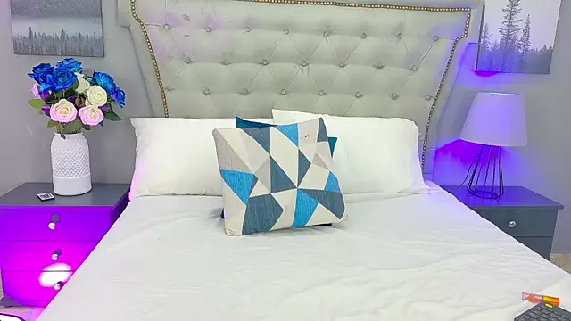 AnnieLeigt online show from March 2, 7:43 pm