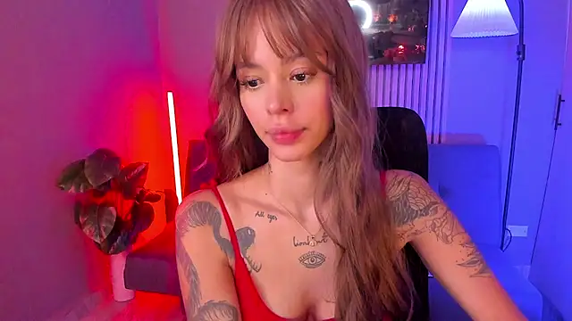 Snapshot of VegaLuxe chatting on January 18, 2:32 pm VegaLuxe online show from January 18, 2:32 pm