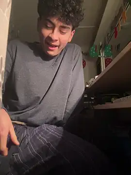 hungspanishtwink online show from January 15, 5:27 pm