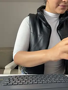 victoria   moon online show from March 28, 3:33 pm