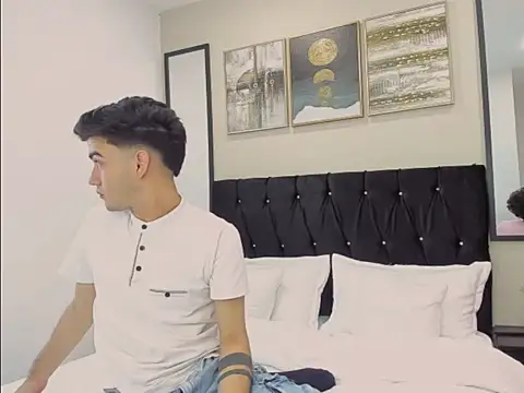 Snapshot of Feiccer_Thomson1 chatting on December 4, 9:01 pm Feiccer Thomson1 online show from December 4, 9:01 pm