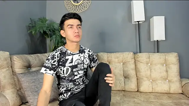 Snapshot of Feiccer_Thomson1 chatting on December 15, 1:26 pm Feiccer Thomson1 online show from December 15, 1:26 pm