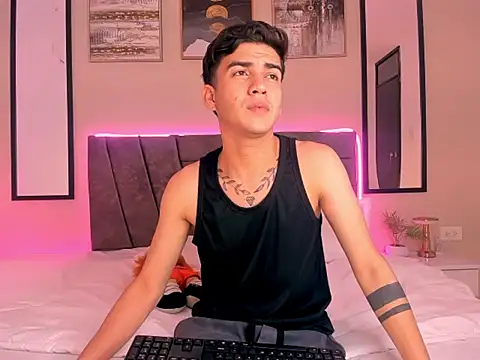 Snapshot of Feiccer_Thomson1 chatting on February 1, 1:37 am Feiccer Thomson1 online show from February 1, 1:37 am