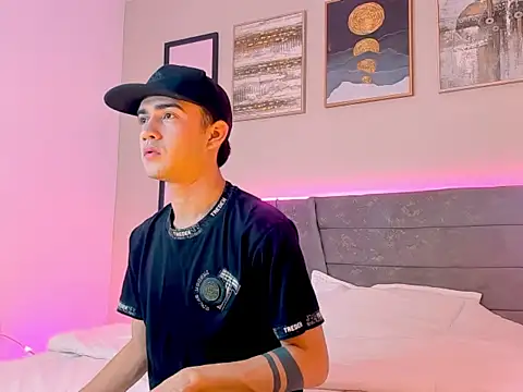 Snapshot of Feiccer_Thomson1 chatting on February 10, 2:26 am Feiccer Thomson1 online show from February 10, 2:26 am