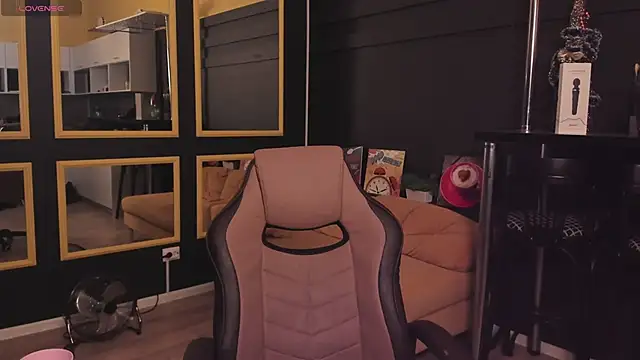 Tina Tayllor  online show from January 17, 1:38 pm