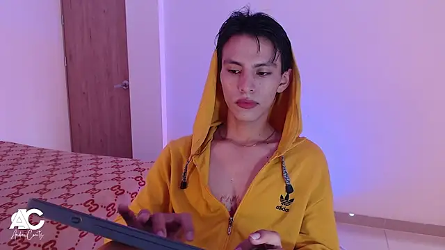 Snapshot of andrew_courtzz chatting on April 9, 8:36 pm andrew courtzz online show from April 9, 8:36 pm