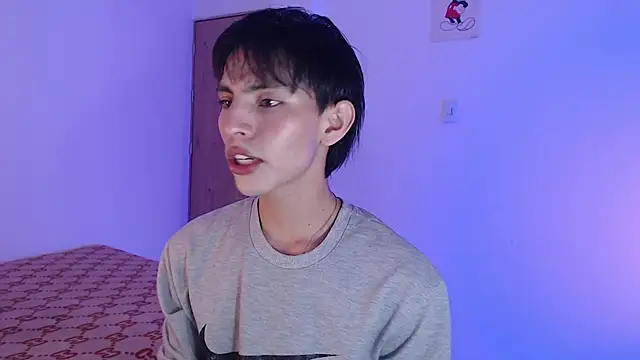 Snapshot of andrew_courtzz chatting on April 24, 5:48 pm andrew courtzz online show from April 24, 5:48 pm