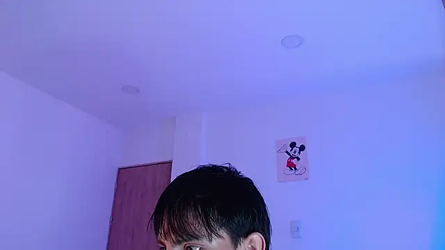Snapshot of andrew_courtzz chatting on April 26, 5:10 pm andrew courtzz online show from April 26, 5:10 pm