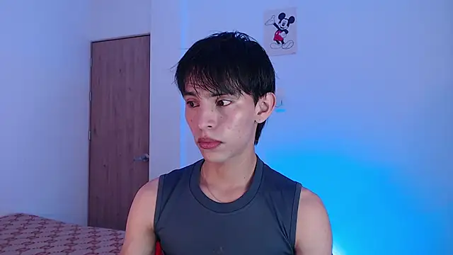 Snapshot of andrew_courtzz chatting on May 7, 7:19 pm andrew courtzz online show from May 7, 7:19 pm