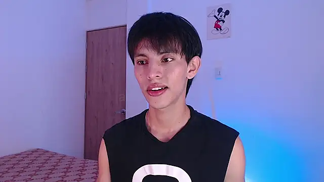 Snapshot of andrew_courtzz chatting on May 11, 6:38 pm andrew courtzz online show from May 11, 6:38 pm