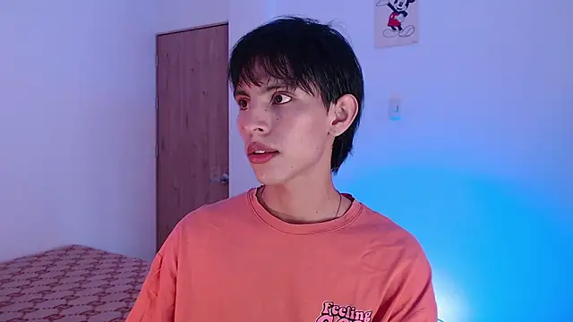 Snapshot of andrew_courtzz chatting on May 13, 5:43 pm andrew courtzz online show from May 13, 5:43 pm