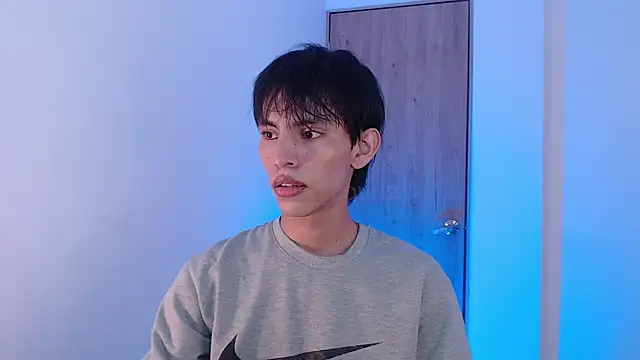Snapshot of andrew_courtzz chatting on May 21, 6:37 pm andrew courtzz online show from May 21, 6:37 pm
