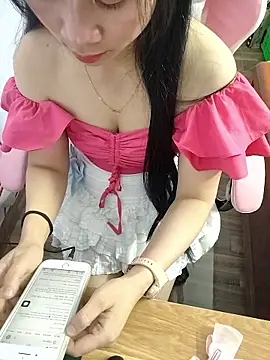 Snapshot of _MyNa_ chatting on January 8, 4:09 pm MyNa online show from January 8, 4:09 pm