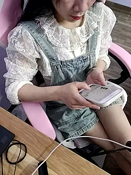 Snapshot of _MyNa_ chatting on February 1, 2:48 pm MyNa online show from February 1, 2:48 pm