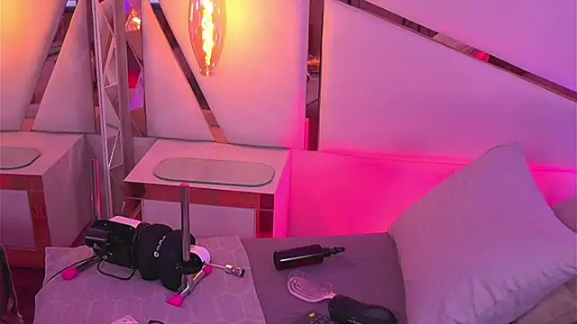 Sophie-velvet online show from May 14, 8:04 pm