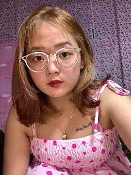 Snapshot of Samsam-006 chatting on December 21, 9:05 am Samsam-006 online show from December 21, 9:05 am