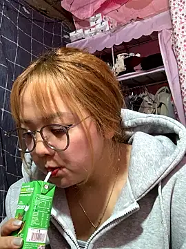 Snapshot of Samsam-006 chatting on January 9, 4:37 am Samsam-006 online show from January 9, 4:37 am