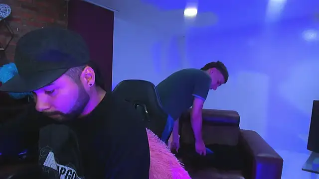 HotThreesoome online show from January 9, 1:25 pm