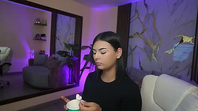 LiaWheeler online show from February 6, 7:06 pm