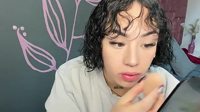 Kiara Fox   online show from May 8, 8:03 pm