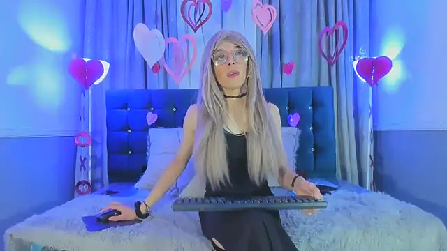 Lis Pearson online show from February 7, 3:43 am