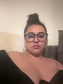 Wild Busty Niyah XX online show from December 18, 10:27 pm