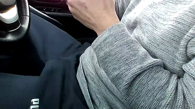 Snapshot of Ronnieedge chatting on February 12, 3:51 pm Ronnieedge online show from February 12, 3:51 pm