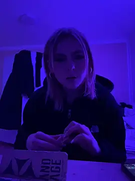 Milly-Kiss online show from February 4, 9:09 pm