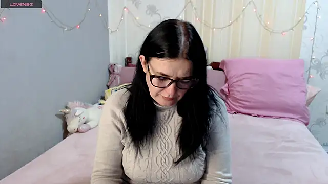 Snapshot of SashaBond chatting on January 10, 12:29 pm SashaBond online show from January 10, 12:29 pm