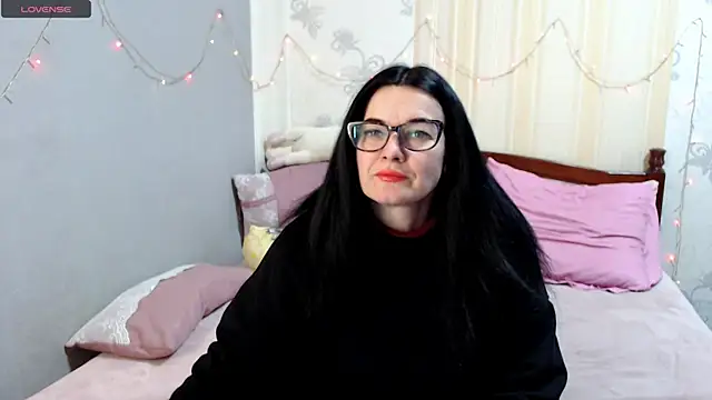 Snapshot of SashaBond chatting on February 5, 11:15 am SashaBond online show from February 5, 11:15 am