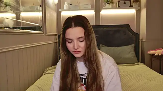 Snapshot of Lina_Sinerz chatting on March 6, 8:38 pm Lina Sinerz online show from March 6, 8:38 pm