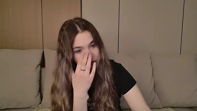 Snapshot of Lina_Sinerz chatting on March 17, 8:45 pm Lina Sinerz online show from March 17, 8:45 pm