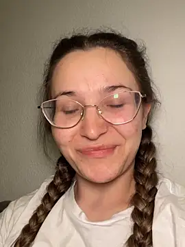 Snapshot of Lina_Sinerz chatting on March 19, 3:49 pm Lina Sinerz online show from March 19, 3:49 pm