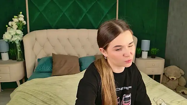 Snapshot of Lina_Sinerz chatting on March 24, 3:50 pm Lina Sinerz online show from March 24, 3:50 pm