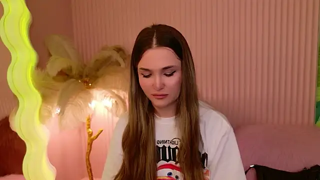 Snapshot of Lina_Sinerz chatting on April 1, 9:01 pm Lina Sinerz online show from April 1, 9:01 pm