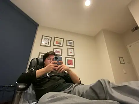 Snapshot of phantom898983 chatting on December 18, 1:55 am phantom898983 online show from December 18, 1:55 am